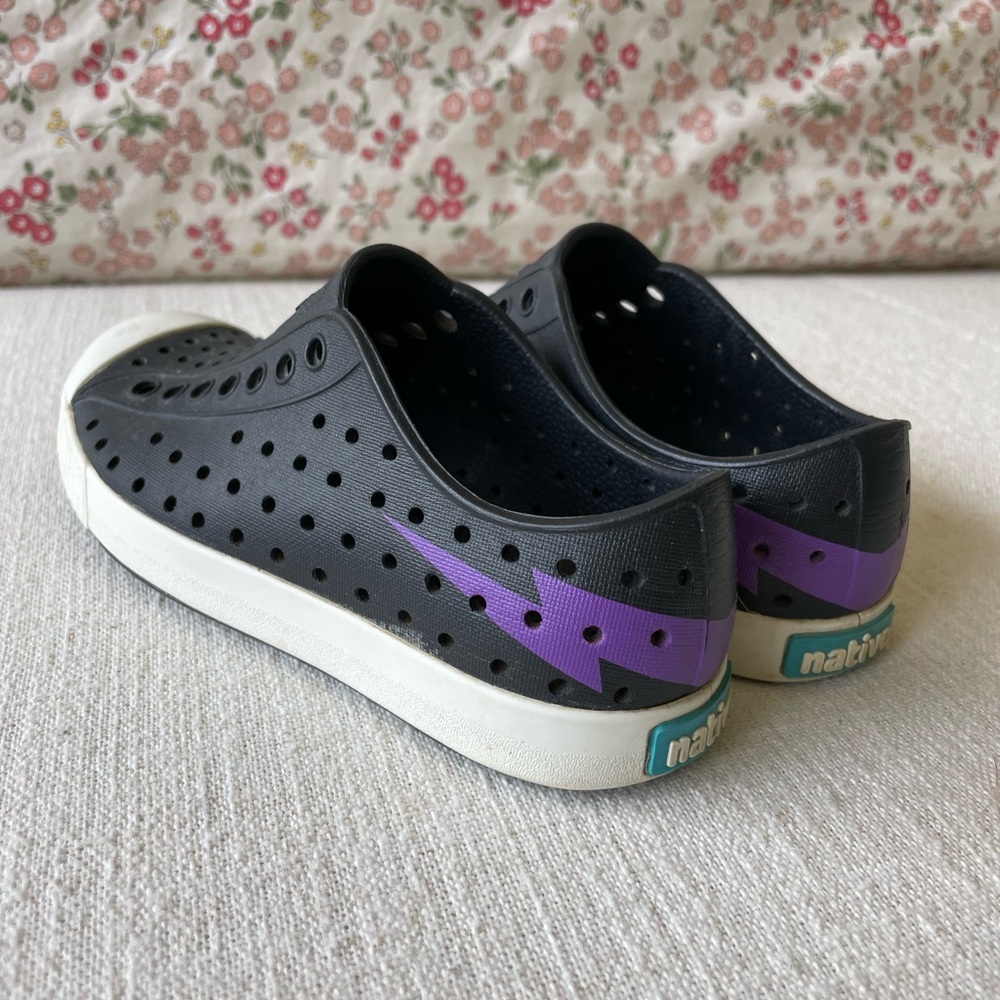Native Jefferson Shoes Child size 10